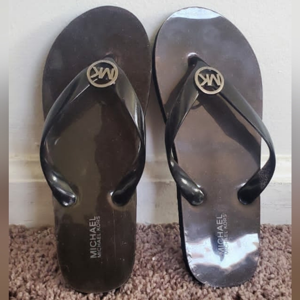 Michael Kors Slippers For Women Size 6 🌴✌️